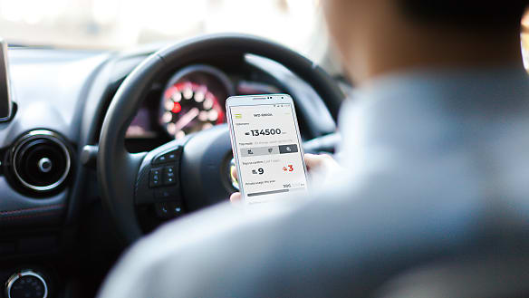 Webfleet for passenger cars 5 logbook header new ui en km
