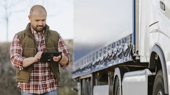 man using app-min man using app min